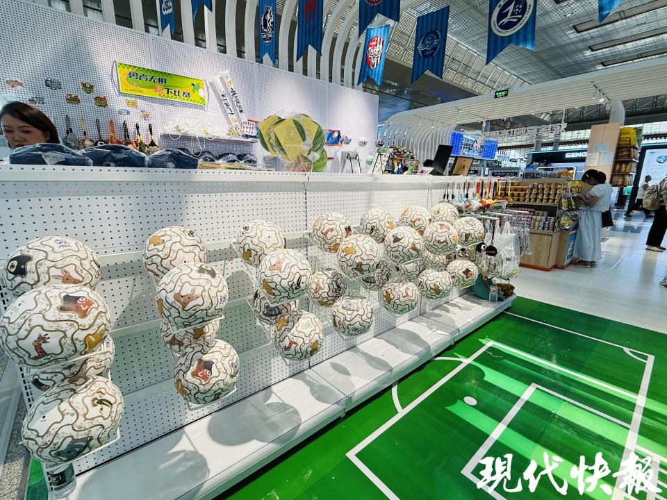 koXx, 卡本, 幽默狠狠拿